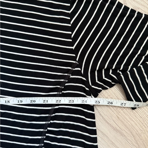Cabi Black and White Striped Cross Walk Tee Tunic Loose Fit Size Medium - Picture 7 of 8